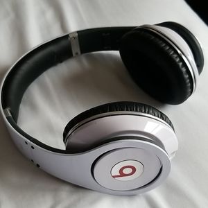 Dr Dre Beats studio headphones w/wire